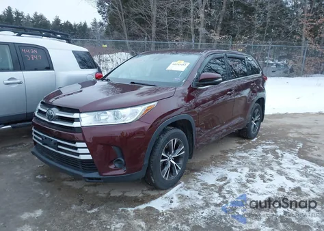 2017 Toyota Highlander Le z USA, uszkodzony, nr VIN 5TDBZRFH8HS406052